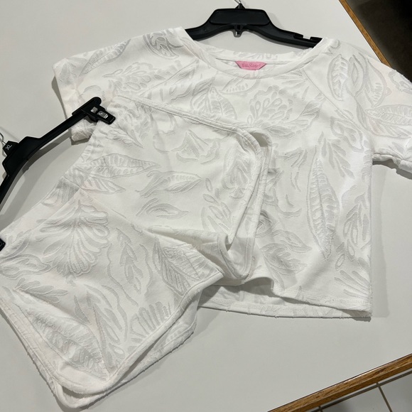 Lilly Pulitzer Short set - Picture 3 of 6